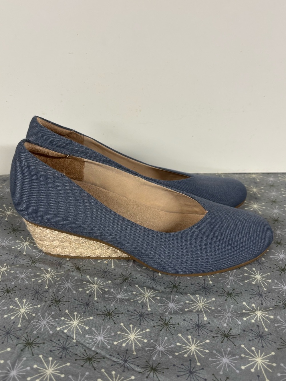 Dr. Scholl's Blue Fabric Wedge Pumps New without tags